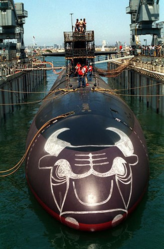 USS Chicago (SSN-721) là tàu ngầm hạt nhân tấn công nhanh thuộc lớp Los Angeles, có thể tham gia chiến đấu chống tàu ngầm, tàu nổi, tấn công, thu thập thông tin tình báo, trinh sát và do thám. Tàu được hạ thủy tháng 12/1984, chính thức biên chế tháng 9/1986. Hiện tàu thuộc biên chế phiên chế Hạm đội Thái Bình Dương của Mỹ, đóng tại Apra Harbor, Guam.