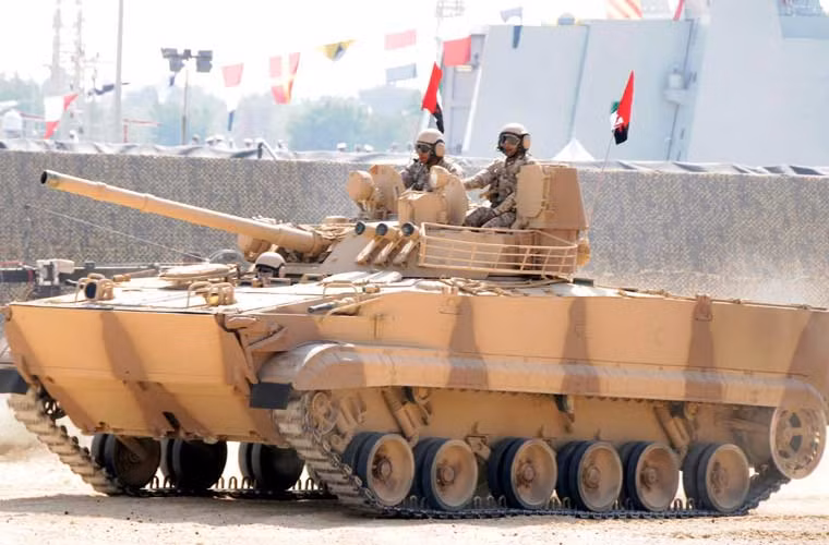 Xe chiến đấu bộ binh BMP-3 nặng 18,7 tấn, dài 7,14m, chở được 7 lính cùng kíp lái 3 người. Xe được bọc giáp hợp kim nhôm dày 35mm (mặt trước) nhưng sẽ được trang bị thêm hệ thống giáp phản ứng nổ ERA và hệ thống phòng vệ chủ động tăng khả năng chống đạn xuyên giáp. Xe có thể phi với tốc độ 72km/h trên bộ hoặc 10km/h dưới nước giờ động cơ diesel UTD-29M 500 mã lực.