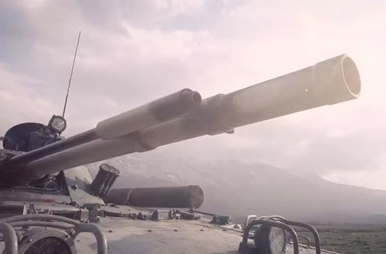 Hỏa lực của BMP-3 rất đặc biệt, gồm một khẩu pháo chính 100mm 2A70 tích hợp phóng tên lửa chống tăng qua nòng (cơ số 8 quả) và pháo 30mm 2A72 kẹp nòng. Các vũ khí này cho phép BMP-3 tác chiến hiệu quả chống mục tiêu xe tăng - thiết giáp, trực thăng, máy bay bay thấp...