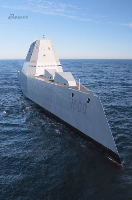 DDG-1000 Zumwalt là siêu tàu khu trục hiện đại nhất nước Mỹ hiện nay, được thiết kế vô cùng độc đáo đảm bảo khả năng tàng hình cực mạnh. Tuy nhiên, con tàu cũng mang tiếng là “F-35 trên biển” với chi phí đóng cao ngất ngưởng 4,4 tỷ USD trong khi gặp vô số vấn đề kỹ thuật khiến thời gian thử nghiệm trì hoãn liên tục.