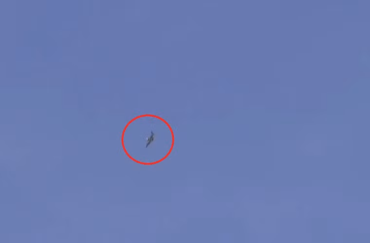 Ảnh: Máy bay ném bom Su-22 của Không quân Syria đang bổ nhào ném bom.