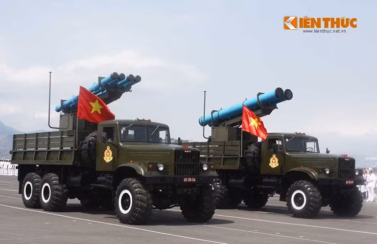 Tuy có qui mô nhỏ hơn và chỉ ở cấp Quân chủng, nhưng cuộc duyệt binh của Hải quân Nhân dân Việt Nam nhân kỷ niệm 60 năm thành lập lại gây không ít sự chú ý, cũng xứng đáng là sự kiện quốc phòng Việt Nam nổi bật 2015. Trong cuộc duyệt binh này, Hải quân Nhân dân Việt Nam đã phô diễn những vũ khí hiện đại, mạnh mẽ nhất. Qua cuộc duyệt binh, Hải quân Việt Nam khẳng định đủ sức bảo vệ vùng biển, đảo đất nước.