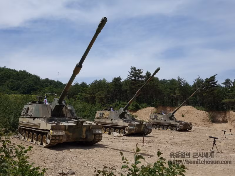 Các nòng pháo 155mm của lựu pháo tự hành K9 đã sẵn sàng.