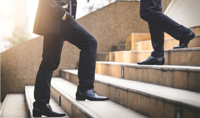 Các nghiên cứu cũng cho thấy leo cầu thang là một cách lý tưởng để phát triển hệ thống miễn dịch và giảm nguy cơ mắc bệnh tiểu đường, huyết áp cao, loãng xương và bệnh tim. Ảnh: businesstoday.