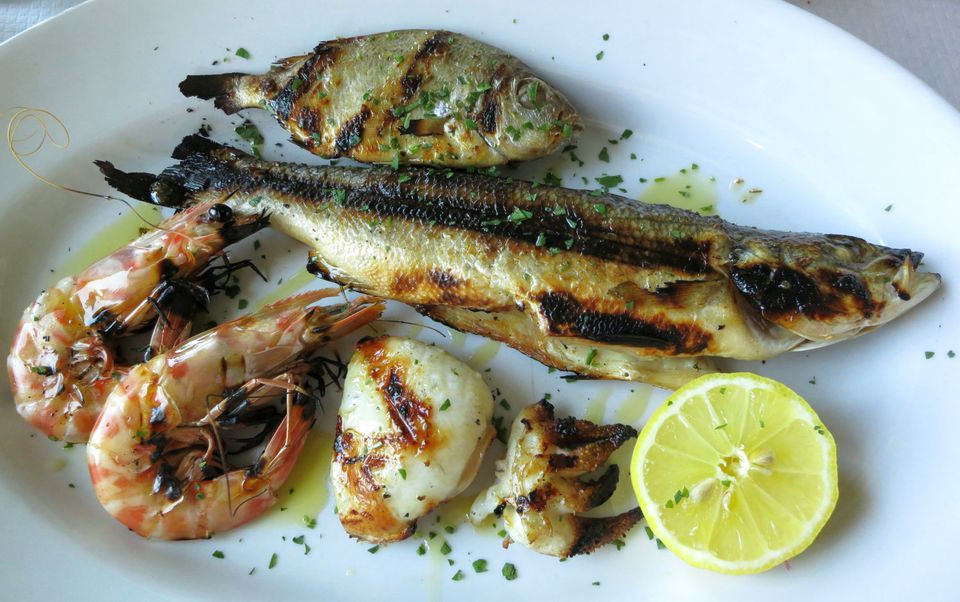 Các loại cá béo còn là một nguồn cung cấp vitamin D dồi dào. Ảnh: tripsavvy.