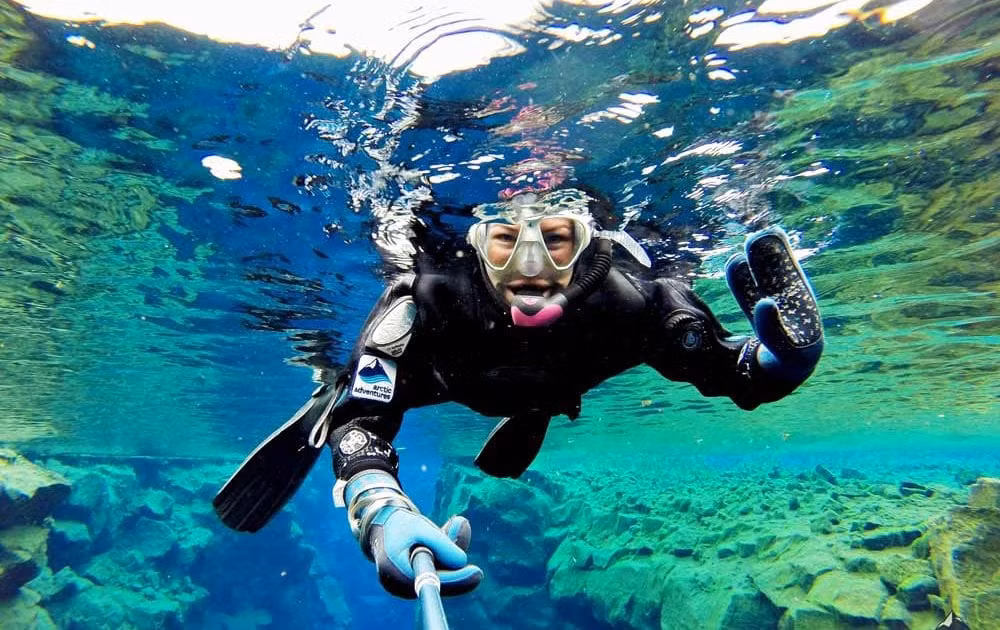 Lặn: Lặn là một bài tập toàn thân có thể đốt cháy calo nhanh chóng. Mỗi chuyển động dưới nước bạn thực hiện, cho dù bằng tay, chân hoặc lưng đều giúp đốt cháy nhiều calo hơn. Ảnh: adventures.