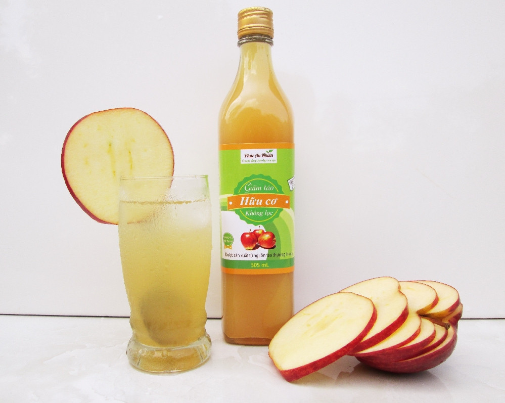 Giấm táo có thể giúp ức chế sự thèm ăn, thúc đẩy giảm mỡ bụng và giảm lượng đường trong máu và insulin. Ảnh: phucannhien.