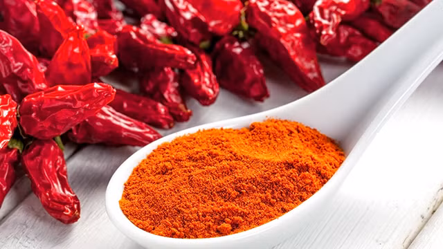 Các hợp chất trong ớt cayenne có tác dụng giảm viêm, giúp kiểm soát cơn đói và tăng tốc độ trao đổi chất. Ảnh: sendo.