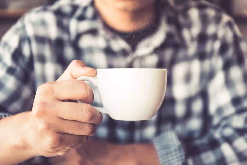 Thưởng thức một tách cà phê hoặc trà sau bữa trưa cũng là một gợi ý không tồi để bạn cảm thấy tỉnh táo suốt cả chiều. Ảnh: treehugger.