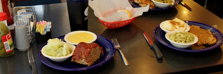 Vì vậy, để cắt giảm lượng ăn của bạn, hãy ăn trên đĩa màu xanh, với khăn ăn màu xanh và khăn trải bàn màu xanh. Ảnh: blueplaterestaurant.