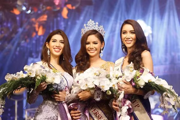 Ngoài việc được sở hữu những giải thưởng giá trị từ ban tổ chức, người thắng cuộc còn có cơ hội trở thành gương mặt đại diện cho đất nước tranh mình tài tại Miss International Queen.