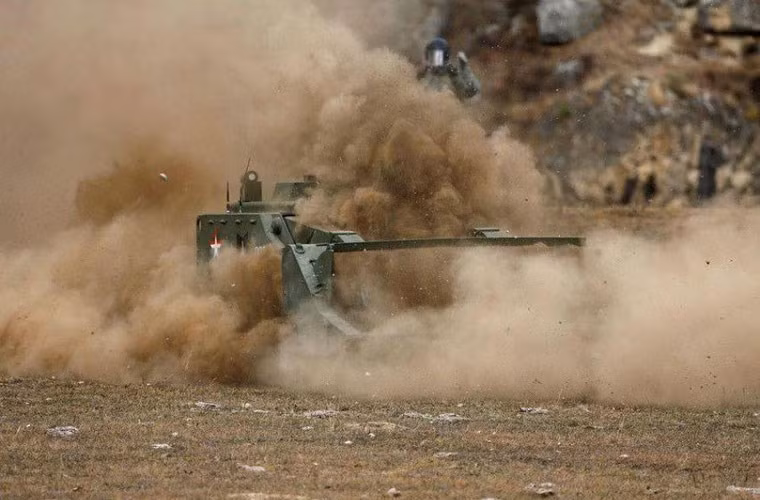 Robot quân sự Uran-6 được thiết kế để hoạt động trong môi trường chiến đấu nguy hiểm nhất. Nó có thể sống sót trước vụ nổ mìn lên tới 60kg TNT. Nguồn ảnh: Arms-Expo