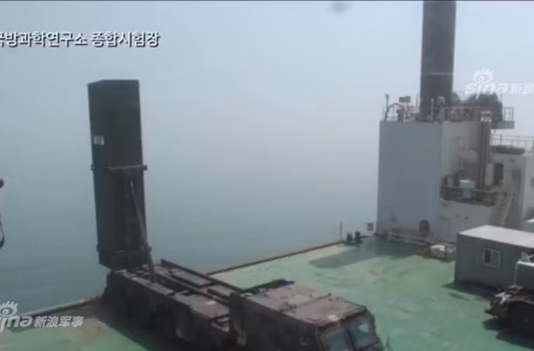 Tầm bắn của tên lửa Hyunmoo-2C gọi là xa nhất cũng chỉ tới 800km, đầu đạn 500kg. Tầm bắn này chỉ tương đương với thế hệ tên lửa đạn đạo Hỏa Tinh 6/7 của Triều Tiên, trong khi kém xa các kiểu tên lửa tầm trung. Nguồn ảnh: Yonhap