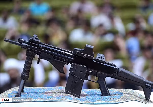 Theo Armyrecognition, súng trường mới được gọi là Zolfaqar. Mẫu súng mới sẽ thay thế cho súng trường tấn công Heckler &amp; Koch G3 của Đức. Nguồn ảnh: Fars