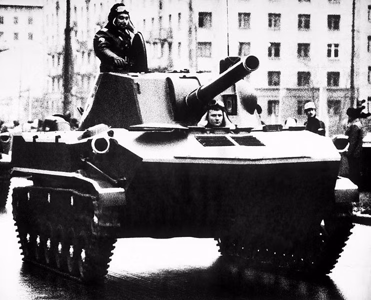 Sự hữu dụng của 2S9 Nona trong cuộc chiến trên địa hình rừng núi sa mạc đã được chứng minh trong cuộc chiến Afghanistan những năm 1980. Nó có thể tiêu diệt các loại mục tiêu mà các khẩu pháo thông thường không thể tấn công. Do đó, 2S9 Nona sẽ rất hữu dụng với Quân đội Syria khi phải đối mặt với trận chiến du kích trong thành phố vốn tồn tại nhiều vật cản hay là ở vùng rừng núi – vốn là lợi thế của phiến quân. Nguồn ảnh: Wikipedia