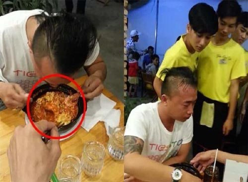 Khi vừa ăn xong tô mỳ, chàng trai quê Kiên Giang đã liên tục nôn mửa, bụng đau dữ dội, toàn cơ thể nóng bừng lên, những người xung quanh hốt hoảng định đưa anh Vũ đi viện. Ảnh cắt ra từ clip.