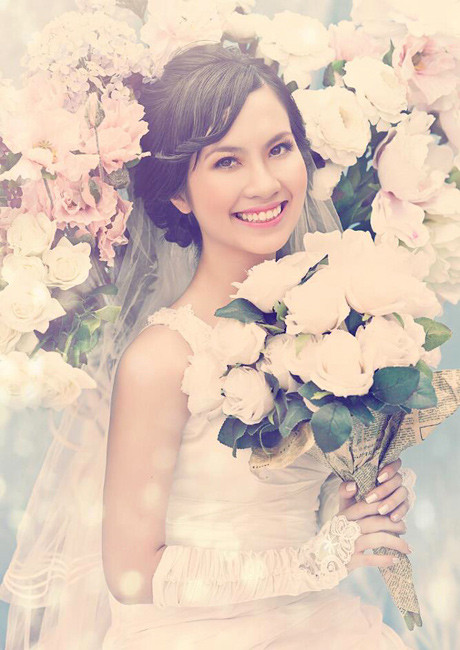 Năm 2011, Miss Teen 2008 Huyền Trang sang Luxembourg du học. Đến giữa năm 2012, cộng đồng mạng và những người yêu quý cặp đôi Huyền Trang - Trọng Hoàng đã có một phen vô cùng xúc động, bất ngờ khi Trọng Hoàng viết hẳn một bức thư tình tràn đầy cảm xúc gửi cho cô bạn gái của mình. Đây cũng được xem như một cách công khai tình cảm vừa bất ngờ, vừa thú vị nhưng cũng đậm chất đàn ông, thẳng thắn mà Triệu Hoàng muốn tạo ra. Sau sự kiện này, tình cảm của cặp đôi trai tài gái sắc tiến triển rất tốt đẹp.