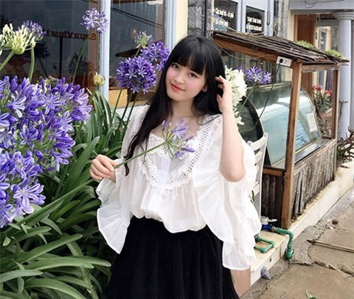 Về phía cộng đồng, dư luận rất nhiều người biết đến và khâm phục Thanh Tâm, một "tiên nữ tốt bụng" vừa xinh đẹp, vừa có tấm lòng bao la và đôi bàn tay "có thể làm nên tất cả". Tuy nhiên những thông tin cá nhân, gia cảnh của Thanh Tâm vẫn còn khá ít và với những người yêu mến, cảm phục 9X Lào Cai này thì điều đó khiến họ thực sự tò mò. Và khi những thông tin về gia thế, hoàn cảnh sống thực sự của Thanh Tâm được tiết lộ, người ta lại càng thêm nể phục và tôn trọng cô gái này hơn nữa bởi những đức tính tốt đẹp cùng sự chịu khó, hy sinh của mình.