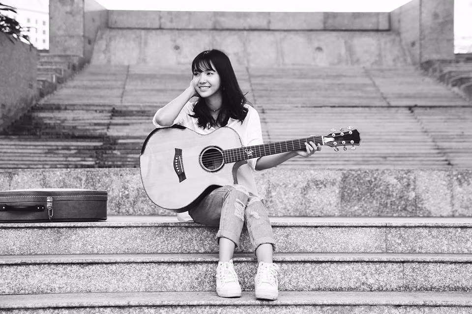 Dù nhìn chung giọng hát của thánh Bolero Bảo Trang trong bản cover nhạc Trịnh vẫn rất hay, mượt mà nhưng với những người sành sỏi, những "tín đồ mê nhạc Trịnh", giọng hát của cô nàng thật sự không phù hợp để hát dòng nhạc này. Giọng của Bảo Trang bị cho là thiếu "cột hơi", không đủ độ ngân để tạo ra cái chất riêng biệt vốn có ở dòng nhạc sáng tác của Trịnh Công Sơn.