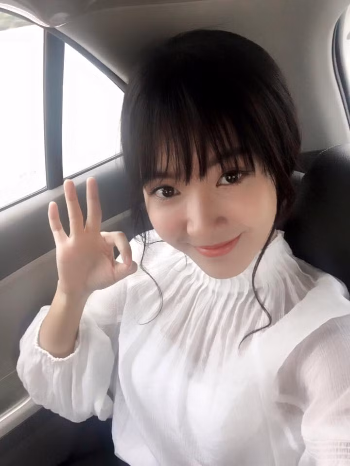 Được biết, Bùi Bảo Trang quê Cà Mau, hiện đang sinh sống và học thanh nhạc, guitar ở TP HCM. Từ ngày nổi tiếng trên mạng nhờ những đoạn clip thú vị, Bảo Trang được nhiều người nhận xét là có tố chất, tài năng thực sự để trở thành một ca sĩ chuyên nghiệp. Ngoài ra các hình thức tự giới thiệu về bản thân, PR tên tuổi của Bảo Trang cũng được đánh giá là khá chuyên nghiệp, bàn bản giúp cô có thêm nhiều người theo dõi và lượng khán giả lớn.