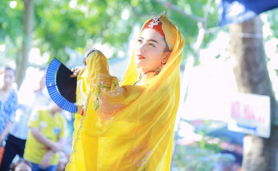 Tuy công việc tâm linh khá bận rộn nhưng Quốc Việt vẫn vô cùng đề cao việc học văn hóa. Hiện cậu đồng xứ Thanh đang là sinh viên của trường Văn hoá Thể thao Du lịch Thanh Hoá khoa Văn hóa xã hội.