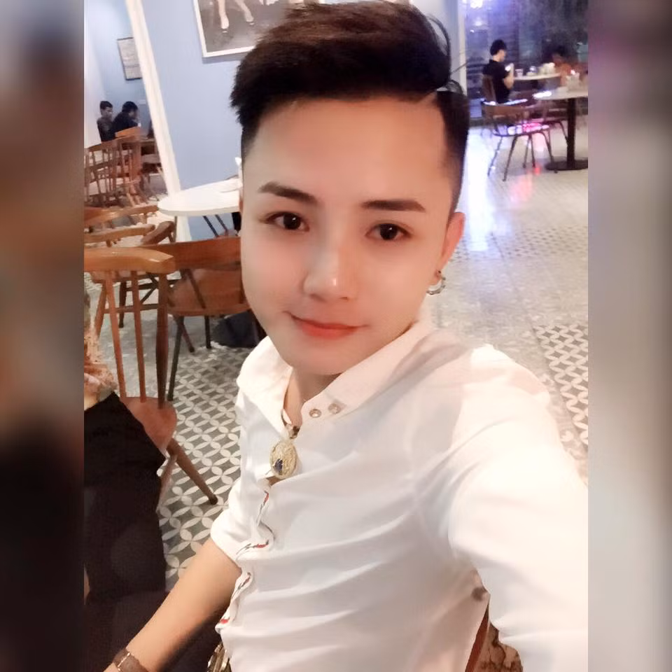 Và đây là những bức ảnh ngoài đời thực của cậu đồng Quốc Việt.