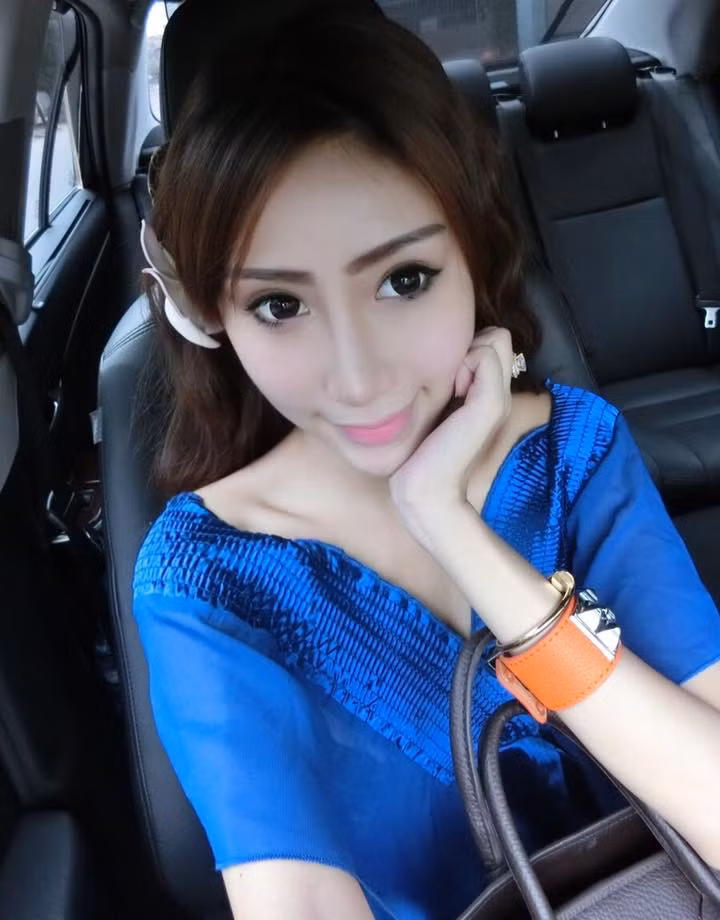 Sẵn những lợi thế về ngoại hình, Diệu Thủy hoàn toàn có thể theo đuổi con đường nghệ thuật để trở thành người mẫu hay diễn viên, tuy nhiên cô cho biết, mình thực sự yêu thích công việc buôn bán và mong muốn sẽ có thể mở rộng và phát triển công việc kinh doanh trong thời gian tới.