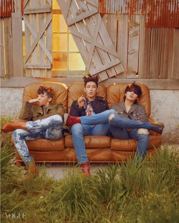 Được biết một phần bối cảnh mà Big Bang sử dụng trong bộ ảnh này là ở một vùng nông thôn của Việt Nam. Nhóm nhạc đình đám khắp châu Á này di chuyển đến Việt Nam và làm việc "chớp nhoáng" trong khi các fan Việt không hề hay biết. Sau khi những bức ảnh được chụp ở Việt Nam và sự thật được tiết lộ, các fan mới gào thét lên vì tiếc nuối. Ảnh: VOGUE.
