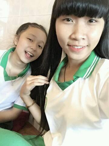 Các bức ảnh tạo dáng nhí nhố của Hoàng Lan bên bạn bè. Ảnh trong bài: Facebook nhân vật.