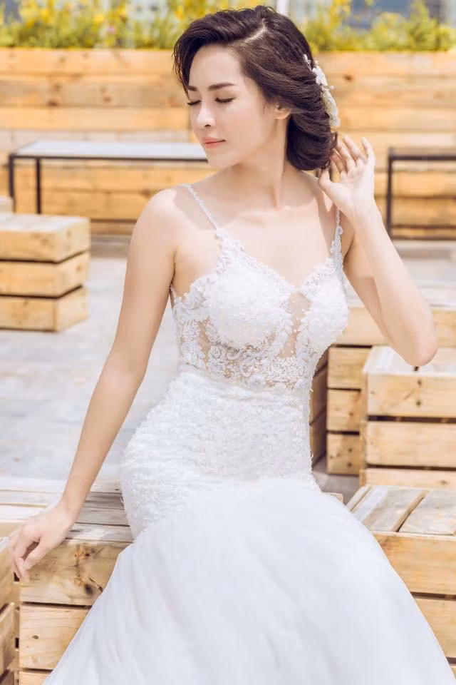 Và thành quả mà Thanh Quỳnh có được là một số bộ sưu tập thời trang, áo dài được giới thiệu trên truyền hình. Tuy nhiên, để công việc thiết kế thời trang được nâng lên tầm chuyên nghiệp hoàn toàn, Thanh Quỳnh vẫn có một khoảng cách không hề nhỏ. Dù hăng say, làm việc có chút thành quả nhưng Thanh Quỳnh vẫn chưa thể có thu nhập ổn định từ ngành nghề mà cô theo đuổi, phần vì còn thiếu sót khá nhiều kỹ năng chuyên nghiệp, phần vì gia cảnh khó khăn còn tạo ra khá nhiều gánh nặng. Chính vì thế, người đẹp thẩm mỹ Nam Định cũng đã tìm mọi cách để bản thân trở nên năng động, giỏi nắm bắt cơ hội hơn.