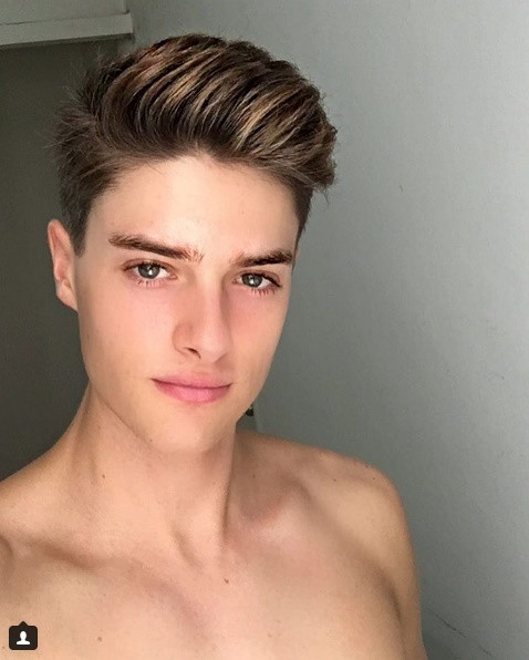 Và dĩ nhiên, sự xuất hiện của các fan đến từ Việt Nam cũng trở nên phổ biến hơn. Với sự nhiệt tình của mình họ đã khiến trang cá nhân Olivier Gaumond trở nên náo nhiệt, đông vui hơn rất nhiều. Được các bạn Việt Nam chào đón và khen ngợi, chàng người mẫu Tây 9X cũng tỏ ra rất vui mừng, thích thú. Anh trả lời rất chi tiết, cẩn thận những câu hỏi mà dân mạng Việt đặt ra, thậm chí còn chấp nhận cả một số yêu cầu hành động khá thú vị.