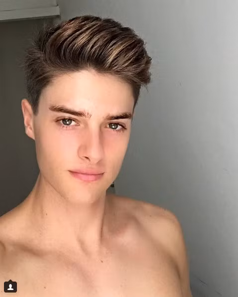 Và dĩ nhiên, sự xuất hiện của các fan đến từ Việt Nam cũng trở nên phổ biến hơn. Với sự nhiệt tình của mình họ đã khiến trang cá nhân Olivier Gaumond trở nên náo nhiệt, đông vui hơn rất nhiều. Được các bạn Việt Nam chào đón và khen ngợi, chàng người mẫu Tây 9X cũng tỏ ra rất vui mừng, thích thú. Anh trả lời rất chi tiết, cẩn thận những câu hỏi mà dân mạng Việt đặt ra, thậm chí còn chấp nhận cả một số yêu cầu hành động khá thú vị.