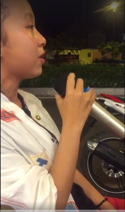 Mới đây, Hoàng Lan đã thể hiện rất xuất sắc clip cover ca khúc Đớn đau nhưng anh vẫn yêu và Anh cứ đi đi chiếm trọn được cảm tình với người hâm mộ. Nếu chỉ nghe giọng hát nam tính của Hoàng Lan, khá nhiều người sẽ lầm tưởng về giới tính của cô bạn, tuy nhiên nữ sinh lớp 11 khẳng định, các bài hát do cô thể hiện hoàn toàn là bằng chính giọng hát thật, không phải hát nhép hay sử dụng các thiết bị hỗ trợ nào.