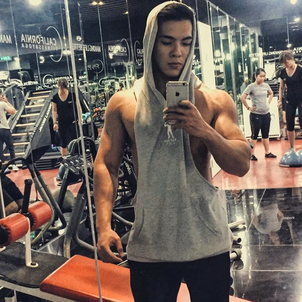 Khó lòng rời mắt trước thân hình cuốn hút, cơ bắp cuồn cuộn của Hồng Hiếu. Ảnh trong bài: Facebook nhân vật.