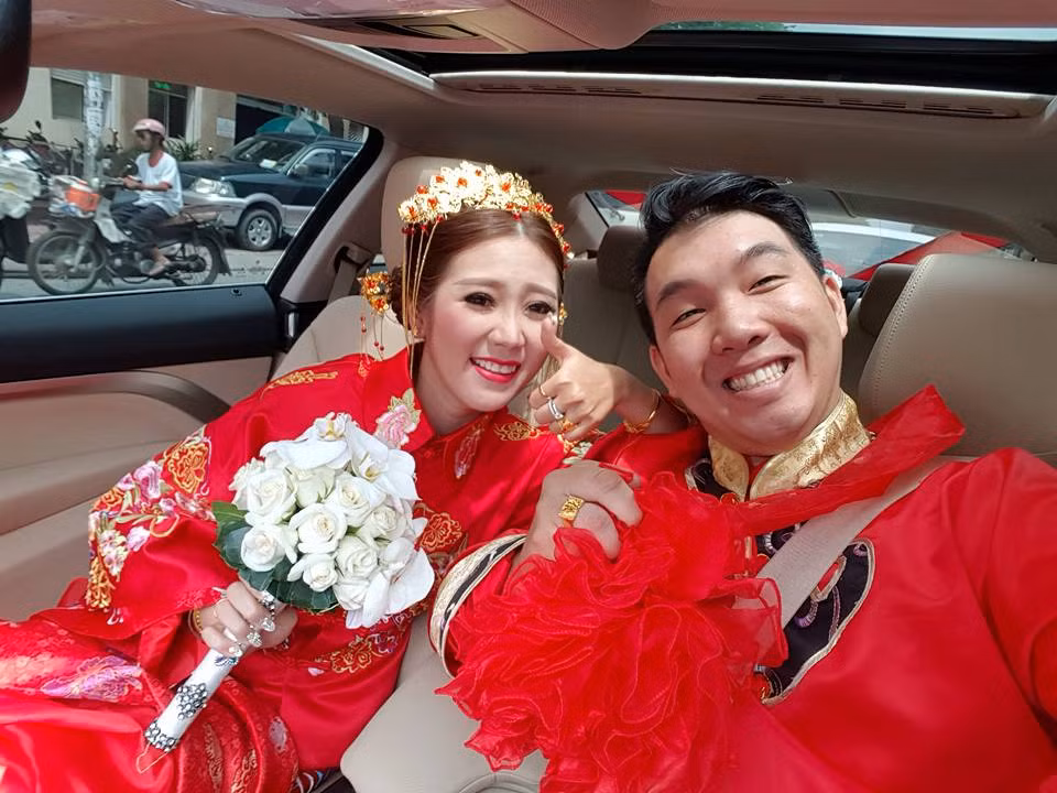 Ngoài đời cả Thục Nghi và Gia Huy đều là những người vui tính, thích náo nhiệt, vậy nên đám cưới của cặp đôi cũng luôn tràn ngập tiếng cười bằng những màn pha trò cực nhắng nhít.