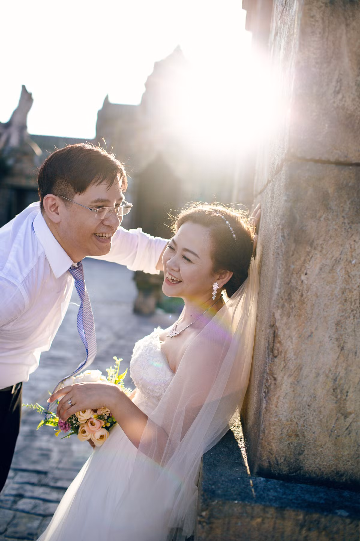 Bẵng đi 3 năm sau, Huyền và Thanh gặp lại nhau trong lần đến chơi nhà một người bạn chung. Khi hỏi chuyện thì tình cờ là hai người đều đang độc thân trở lại nên kể từ đó cũng thi thoảng nói chuyện. Ảnh: Hải Lê Cao.