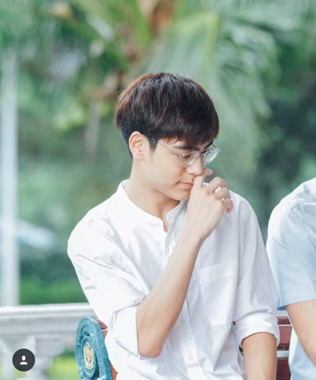 Trường có rất nhiều câu lạc bộ học thuật, tìm kiếm tài năng trẻ, cùng với đó có những câu lạc bộ được lập ra chỉ có nhiệm vụ cập nhật và săn lùng trai xinh, gái đẹp mới nổi sau đó tạo các cuộc bình chọn nhan sắc.