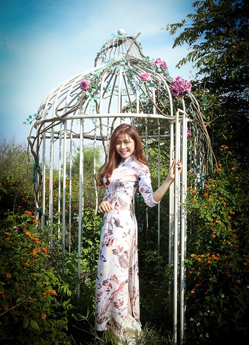 Sau khi kết thúc chặng đường ở Imiss Thăng Long 2016, Ái Thơ cho biết cô vẫn sẽ tiếp tục nỗ lực trau dồi bản thân về nhiều mặt cả về kiến thức chuyên môn cùng các hiểu biết về đời sống, xã hội, những lĩnh vực khác trong cuộc sống để bản thân có thể tiến bộ, hoàn thiện hơn và trở thành một người có ích. Ảnh: Facebook nhân vật.