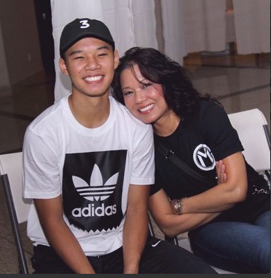 Cậu bạn gốc Việt luôn mỉm cười và sống rất lạc quan. Ảnh trong bài: Twitter nhân vật.