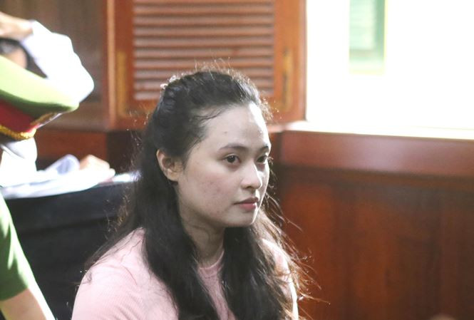 “Hotgirl” Ngọc Miu khóc nức nở khi bị đề nghị 20 năm tù - Hình 2 “Hotgirl” Ngoc Miu khoc nuc no khi bi de nghi 20 nam tu-Hinh-2