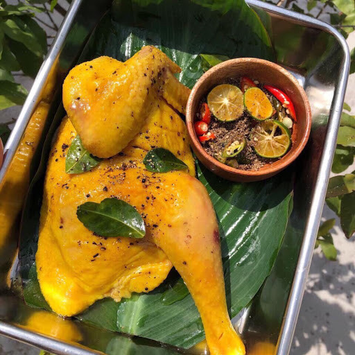 Mặc dù chẳng biết độ xác thực của hình ảnh này là như thế nào, nhưng nhiều người cho rằng, với giá 1 ngàn đồng hoàn toàn không có chuyện săn được một con gà ủ muối. Ảnh: Facebook