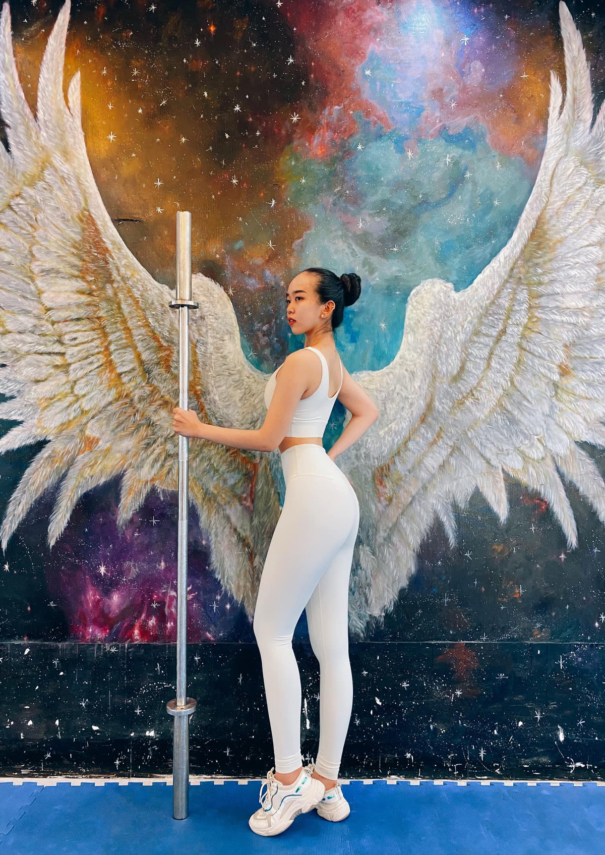 Hiện tại, Hạ Liên đang có cân nặng 45kg, số đo ba vòng 85-54-92. Cô bạn đến từ Nha Trang chia sẻ, trong tương lai cô sẽ phấn đấu hơn nữa để có được một body hoàn hảo hơn.