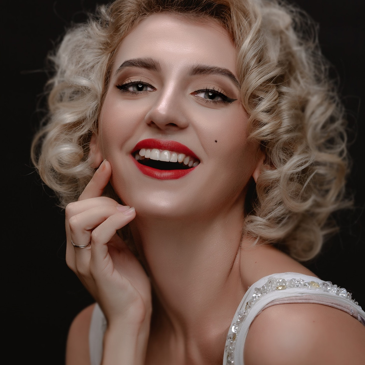 Kateryna là gương mặt quen thuộc quảng cáo cho không ít những nhãn hàng nổi tiếng tại Việt Nam từ mỹ phẩm cho tới ô tô.