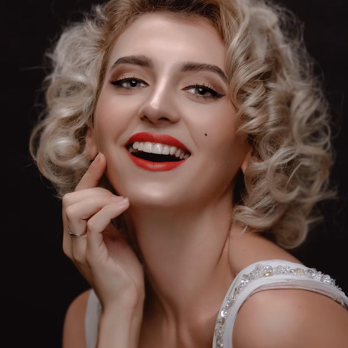 Kateryna là gương mặt quen thuộc quảng cáo cho không ít những nhãn hàng nổi tiếng tại Việt Nam từ mỹ phẩm cho tới ô tô.