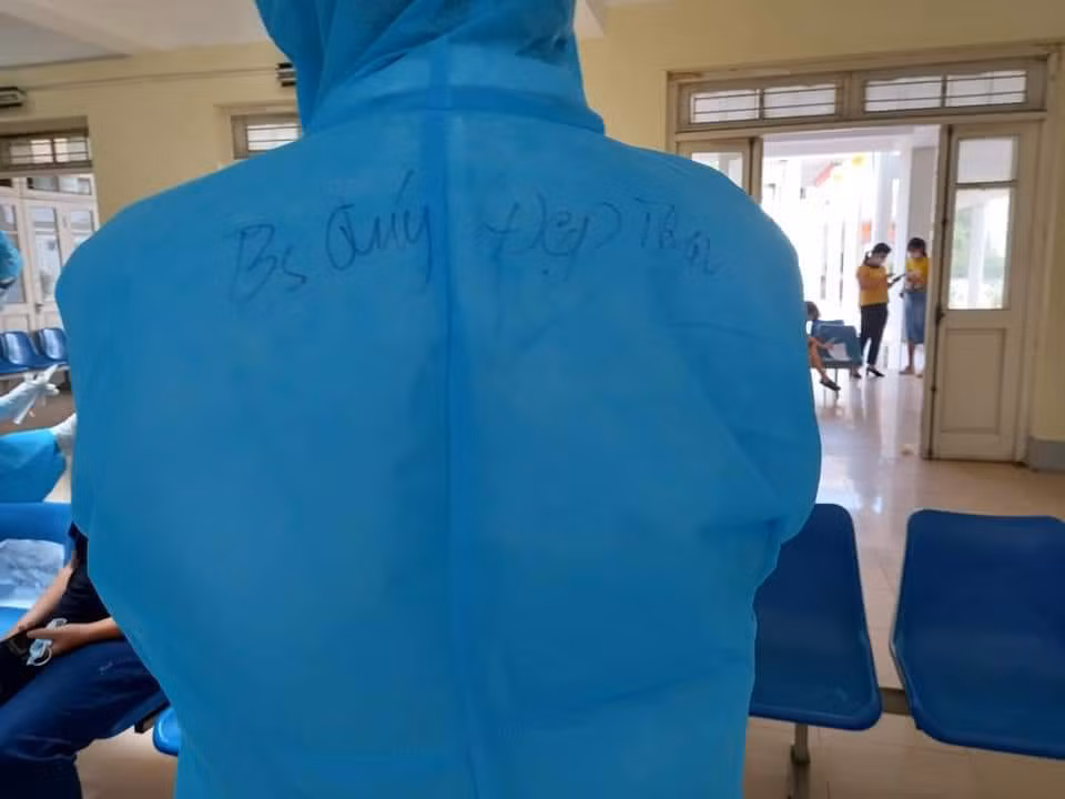 Có không ít người còn “tranh thủ” giới thiệu bản thân còn độc thân, chia sẻ thông tin cá nhân để mong tìm người tâm đầu ý hợp.