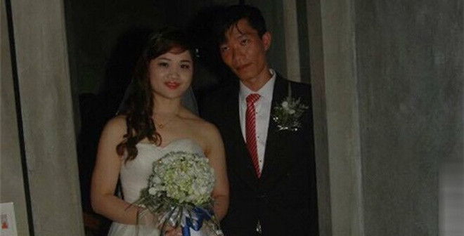 Việc những anh phó nháy không có tâm trên thực tế đã diễn ra nhan nhản trước đó dù cô dâu và chú rể chẳng ngại "rút hầu bao". Ảnh: Facebook