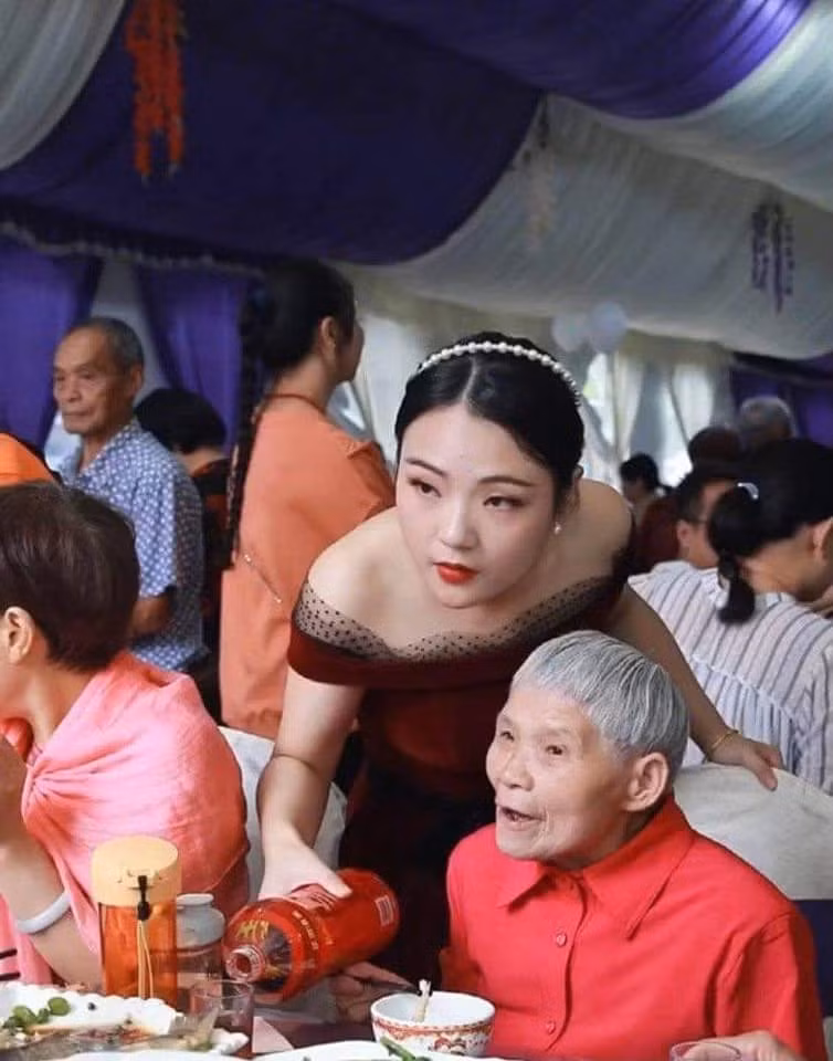 Trước đó, không ít lần cư dân mạng đã phải kêu trời vì những bức ảnh cưới xấu đến tồi tệ khi rơi vào những phó nháy chẳng có tâm chút nào. Ảnh: Facebook