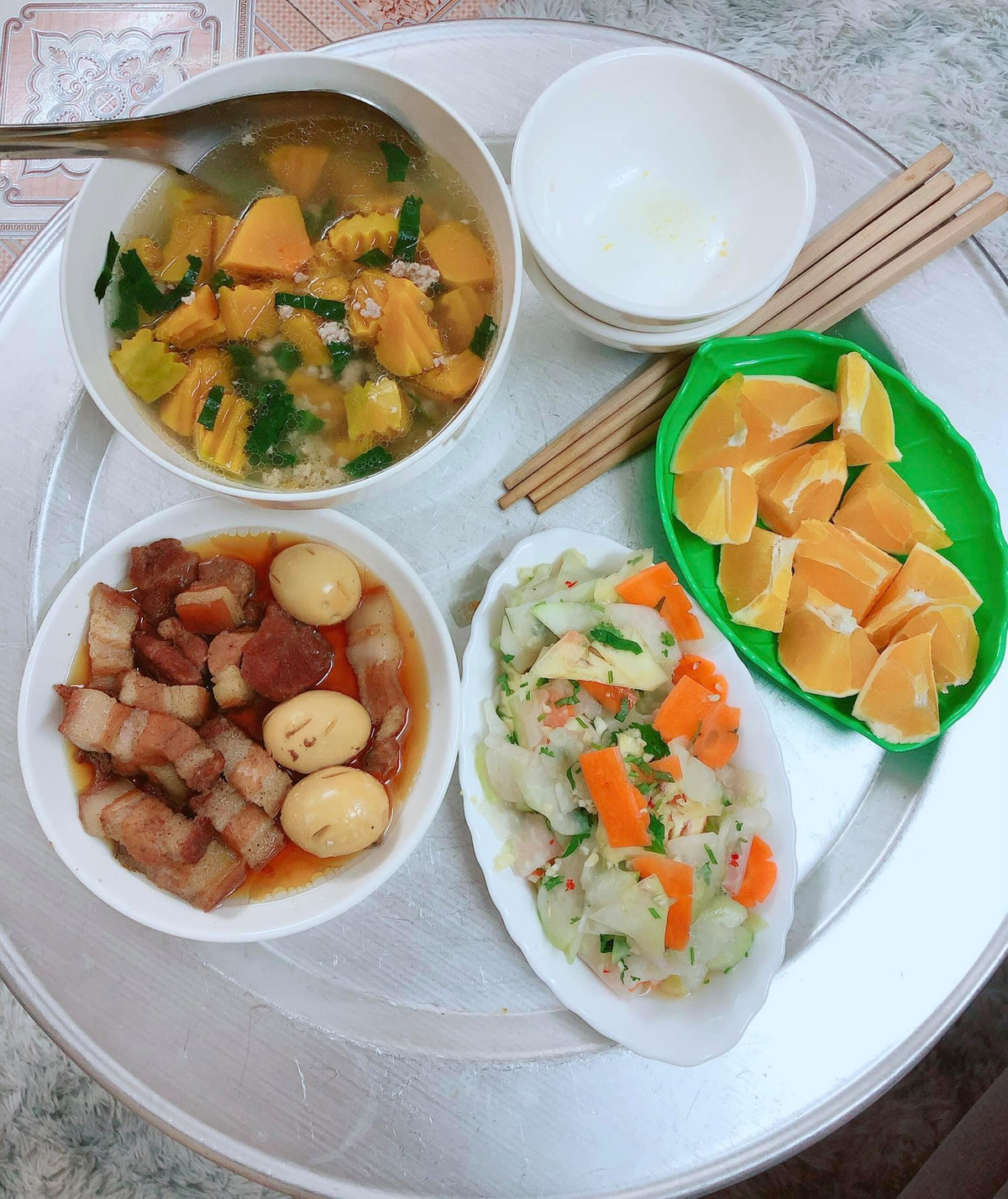 Một số bài đăng còn nhận được tương tác khá cao bởi hình ảnh mâm cơm nhà bắt mắt, khiến ai nhìn vào cũng cảm thấy đói bụng. Ảnh: Nguyễn Tuyết Trinh