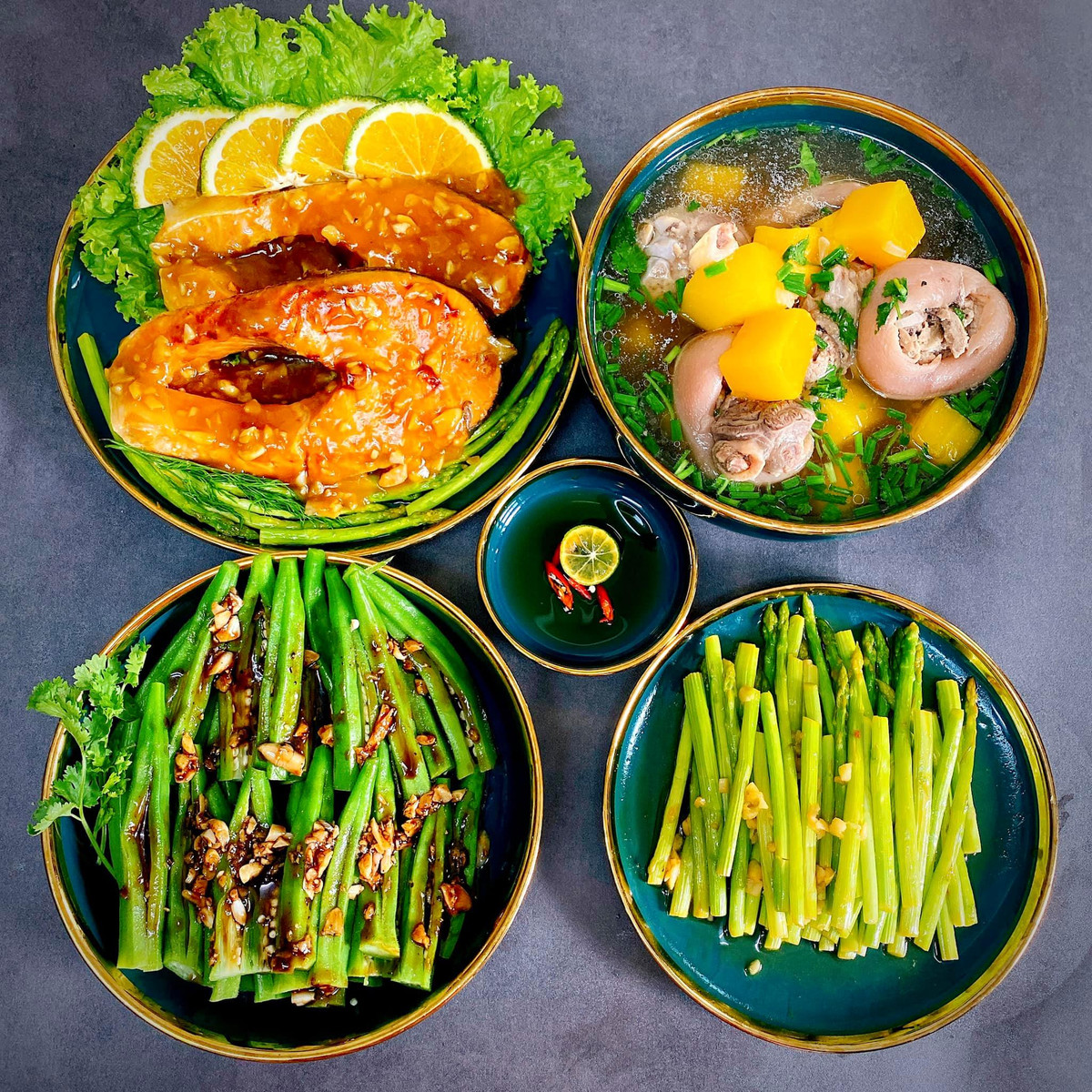 Khác với hình ảnh món ngon đẹp lung linh, được set-up sống ảo ở hàng quán sang trọng hay đặc sản trên đường du lịch, cơm nhà có phần giản dị hơn. Ảnh: Tuyết Ruby