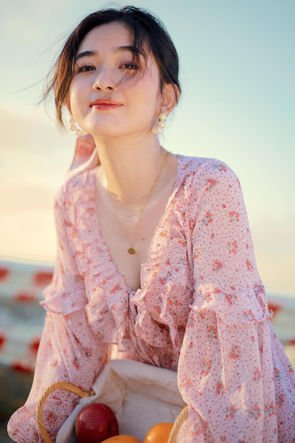 Không giống như những hot girl trường nhà giàu khác, Ngọc Xuân lại lựa chọn cho mình phong cách thời trang giản dị, không trang điểm quá nhiều.